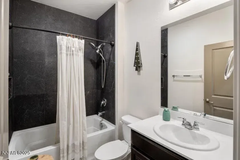 8405 Castletroy, Verdi, Nevada 89439, 4 Bedrooms Bedrooms, ,2 BathroomsBathrooms,Residential,Residential,Castletroy,250057714