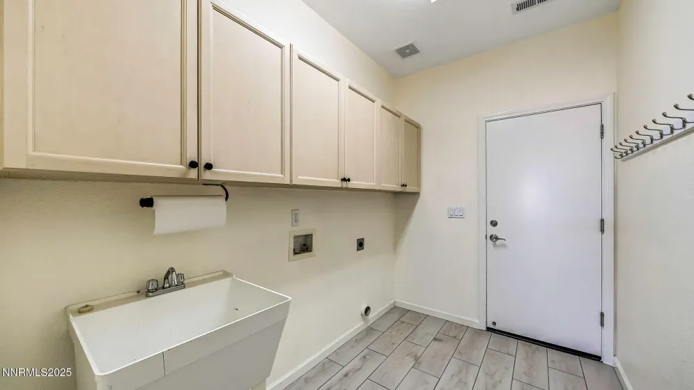 5575 Junction Peak, Sparks, Nevada 89436, 3 Bedrooms Bedrooms, ,2 BathroomsBathrooms,Residential,Residential,Junction Peak,250057726