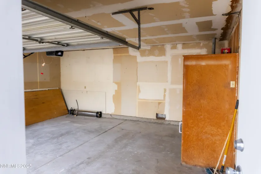 3245 Elaine, Sparks, Nevada 89431, 4 Bedrooms Bedrooms, ,2 BathroomsBathrooms,Residential,Residential,Elaine,250057729