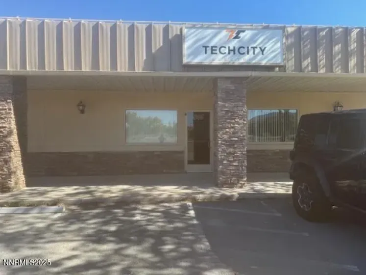 880 Cottonwood, Fernley, Nevada 89408, ,Commercial Sale,Residential,Cottonwood,250057734