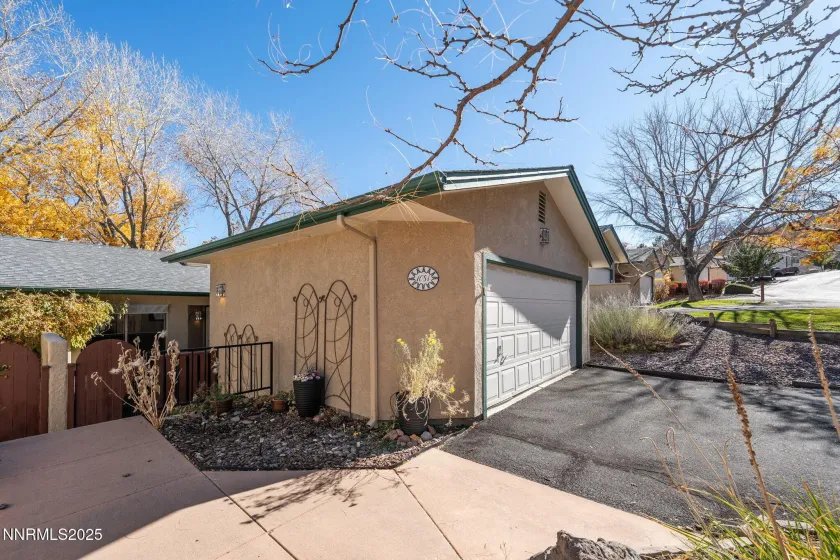 1081 Thompson, Carson City, Nevada 89703, 2 Bedrooms Bedrooms, ,2 BathroomsBathrooms,Residential,Residential,Thompson,250057770