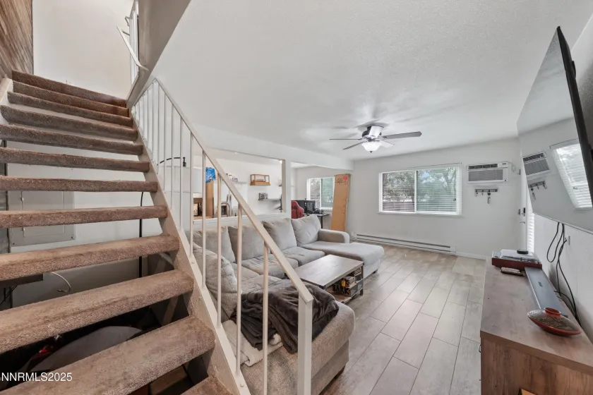 684 Oakwood, Sparks, Nevada 89431, 2 Bedrooms Bedrooms, ,1 BathroomBathrooms,Residential,Residential,Oakwood,250055350