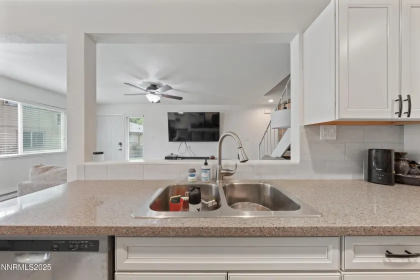 684 Oakwood, Sparks, Nevada 89431, 2 Bedrooms Bedrooms, ,1 BathroomBathrooms,Residential,Residential,Oakwood,250055350