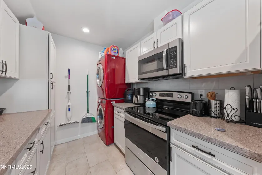 684 Oakwood, Sparks, Nevada 89431, 2 Bedrooms Bedrooms, ,1 BathroomBathrooms,Residential,Residential,Oakwood,250055350