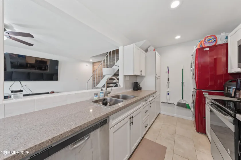 684 Oakwood, Sparks, Nevada 89431, 2 Bedrooms Bedrooms, ,1 BathroomBathrooms,Residential,Residential,Oakwood,250055350