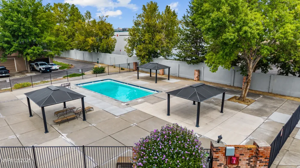 684 Oakwood, Sparks, Nevada 89431, 2 Bedrooms Bedrooms, ,1 BathroomBathrooms,Residential,Residential,Oakwood,250055350