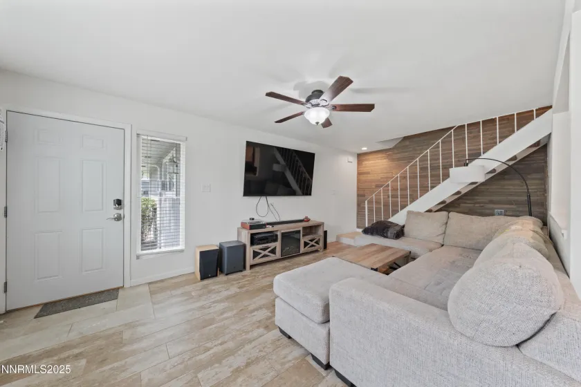 684 Oakwood, Sparks, Nevada 89431, 2 Bedrooms Bedrooms, ,1 BathroomBathrooms,Residential,Residential,Oakwood,250055350