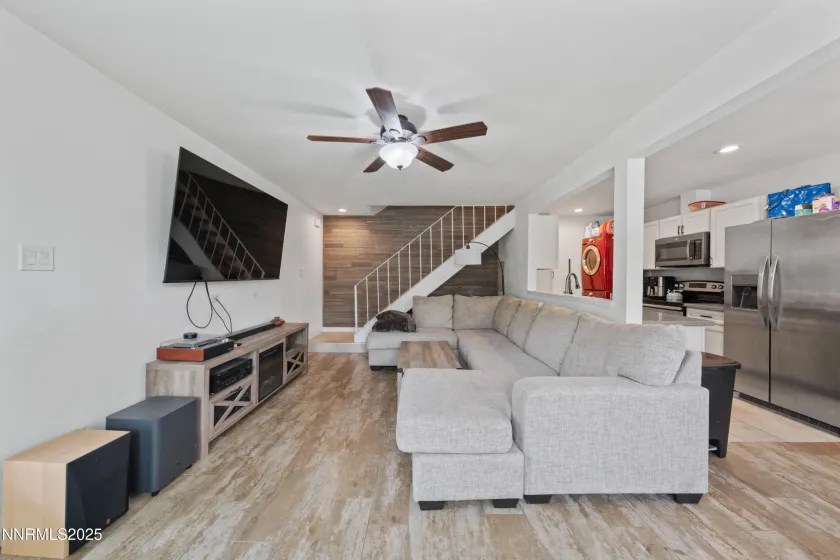 684 Oakwood, Sparks, Nevada 89431, 2 Bedrooms Bedrooms, ,1 BathroomBathrooms,Residential,Residential,Oakwood,250055350