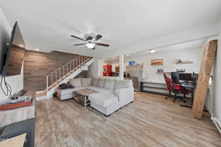 684 Oakwood, Sparks, Nevada 89431, 2 Bedrooms Bedrooms, ,1 BathroomBathrooms,Residential,Residential,Oakwood,250055350