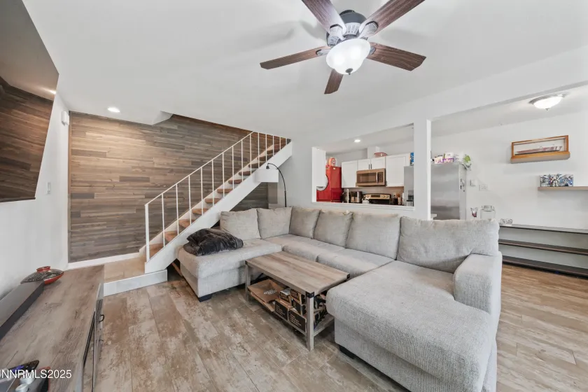 684 Oakwood, Sparks, Nevada 89431, 2 Bedrooms Bedrooms, ,1 BathroomBathrooms,Residential,Residential,Oakwood,250055350