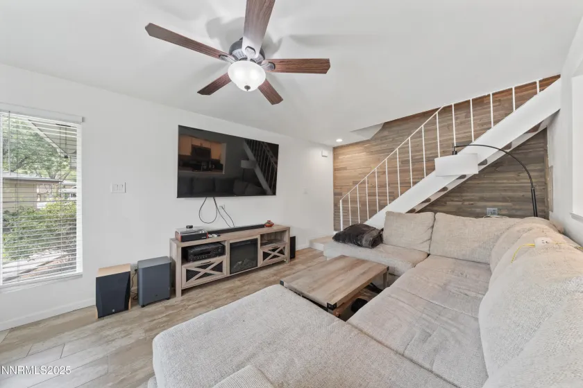 684 Oakwood, Sparks, Nevada 89431, 2 Bedrooms Bedrooms, ,1 BathroomBathrooms,Residential,Residential,Oakwood,250055350