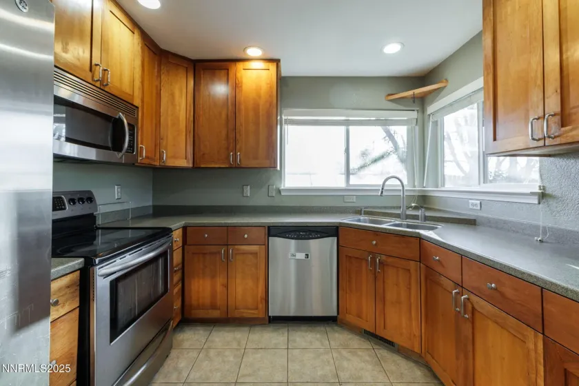 985 Hilltop, Carson City, Nevada 89705, 3 Bedrooms Bedrooms, ,2 BathroomsBathrooms,Residential,Residential,Hilltop,250057794