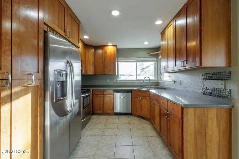 985 Hilltop, Carson City, Nevada 89705, 3 Bedrooms Bedrooms, ,2 BathroomsBathrooms,Residential,Residential,Hilltop,250057794