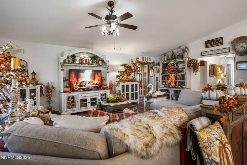 306 Redwall, Dayton, Nevada 89403, 4 Bedrooms Bedrooms, ,3 BathroomsBathrooms,Residential,Residential,Redwall,250057776