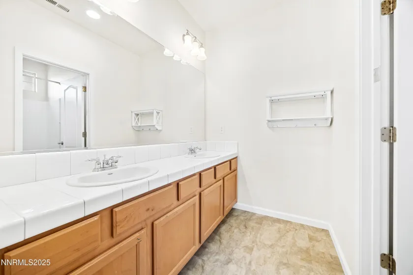 3991 White Oak, Sparks, Nevada 89436, 4 Bedrooms Bedrooms, ,4 BathroomsBathrooms,Residential,Residential,White Oak,250057779