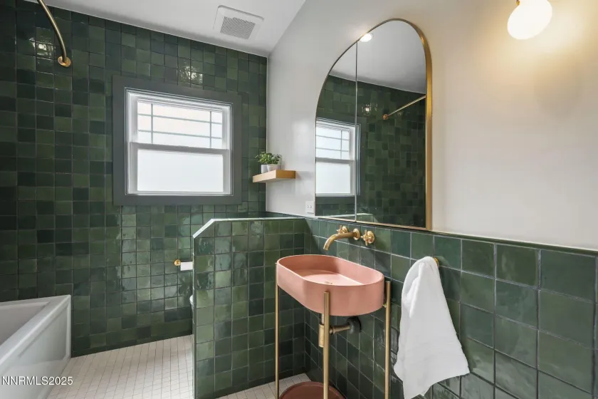 1114 Arlington, Reno, Nevada 89509, 3 Bedrooms Bedrooms, ,2 BathroomsBathrooms,Residential,Residential,Arlington,250057785