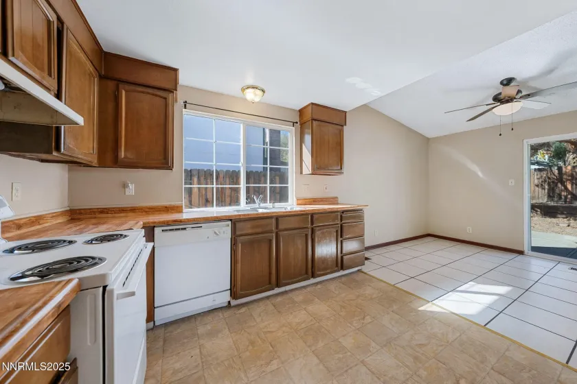 1897 Bonita Vista, Sparks, Nevada 89434, 4 Bedrooms Bedrooms, ,2 BathroomsBathrooms,Residential,Residential,Bonita Vista,250057788