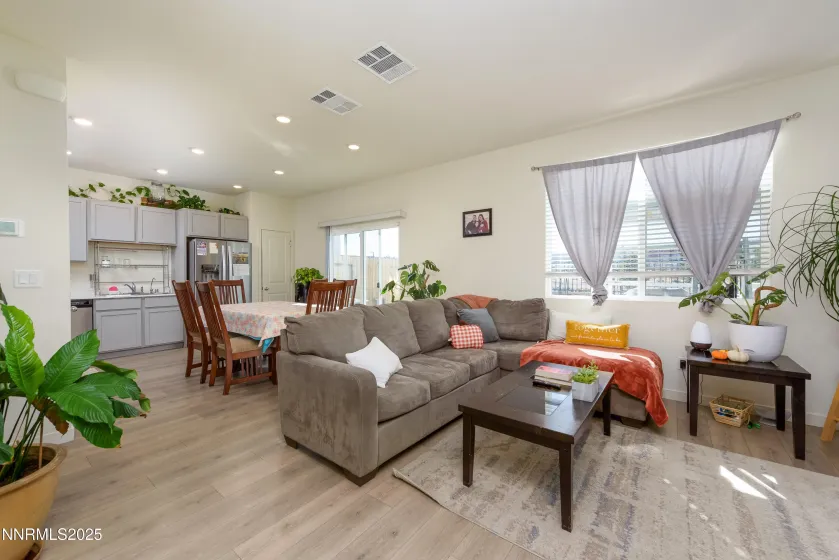 8838 Wolf Moon, Reno, Nevada 89506, 4 Bedrooms Bedrooms, ,3 BathroomsBathrooms,Residential,Residential,Wolf Moon,250057799