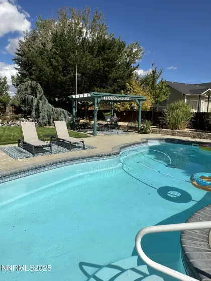 25 Nives, Sparks, Nevada 89441, 4 Bedrooms Bedrooms, ,3 BathroomsBathrooms,Residential,Residential,Nives,250057819