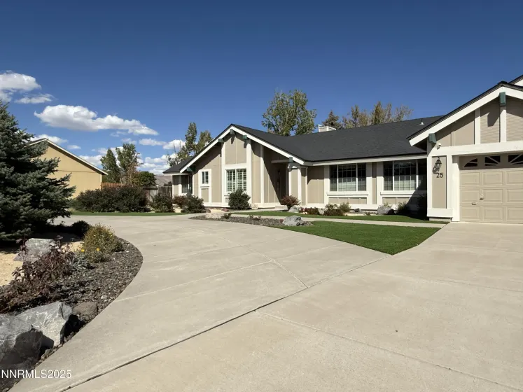 25 Nives, Sparks, Nevada 89441, 4 Bedrooms Bedrooms, ,3 BathroomsBathrooms,Residential,Residential,Nives,250057819