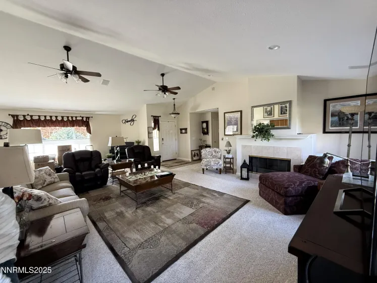 25 Nives, Sparks, Nevada 89441, 4 Bedrooms Bedrooms, ,3 BathroomsBathrooms,Residential,Residential,Nives,250057819