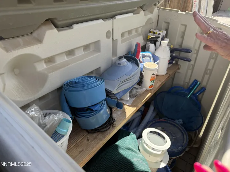 25 Nives, Sparks, Nevada 89441, 4 Bedrooms Bedrooms, ,3 BathroomsBathrooms,Residential,Residential,Nives,250057819