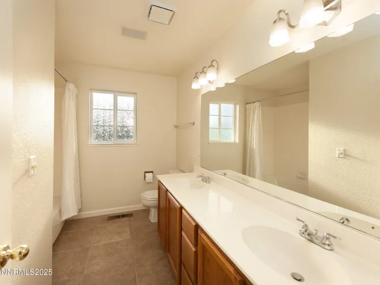 25 Nives, Sparks, Nevada 89441, 4 Bedrooms Bedrooms, ,3 BathroomsBathrooms,Residential,Residential,Nives,250057819