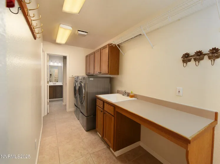 25 Nives, Sparks, Nevada 89441, 4 Bedrooms Bedrooms, ,3 BathroomsBathrooms,Residential,Residential,Nives,250057819