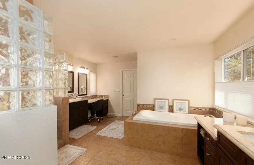 25 Nives, Sparks, Nevada 89441, 4 Bedrooms Bedrooms, ,3 BathroomsBathrooms,Residential,Residential,Nives,250057819