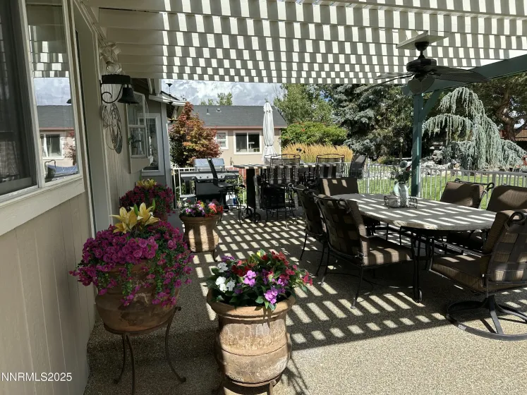 25 Nives, Sparks, Nevada 89441, 4 Bedrooms Bedrooms, ,3 BathroomsBathrooms,Residential,Residential,Nives,250057819