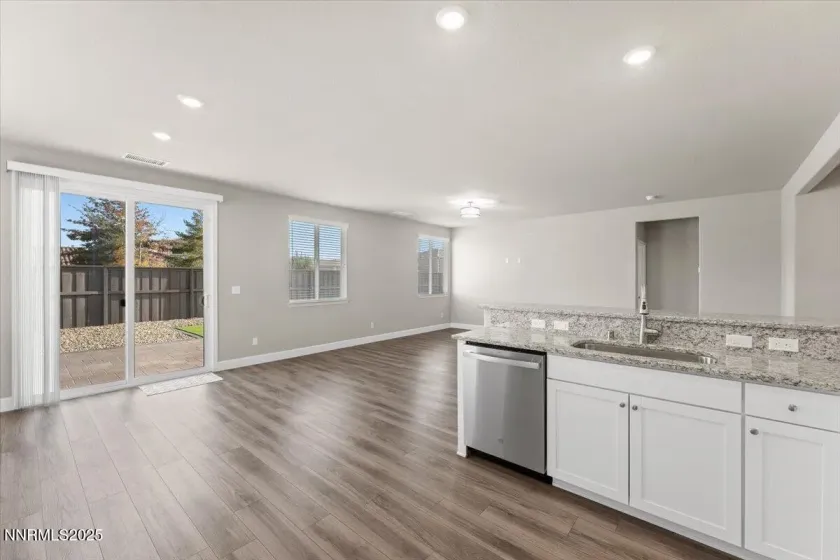 7090 Lemur Lndg, Sparks, Nevada 89436, 4 Bedrooms Bedrooms, ,2 BathroomsBathrooms,Residential,Residential,Lemur Lndg,250057835