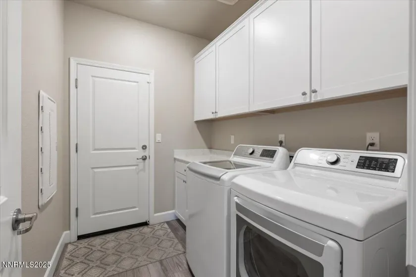 7090 Lemur Lndg, Sparks, Nevada 89436, 4 Bedrooms Bedrooms, ,2 BathroomsBathrooms,Residential,Residential,Lemur Lndg,250057835