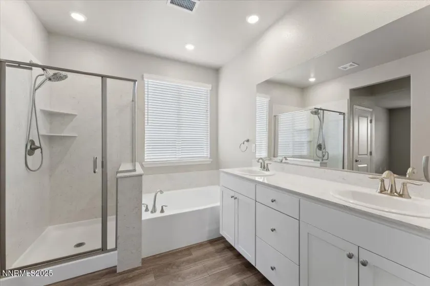 7090 Lemur Lndg, Sparks, Nevada 89436, 4 Bedrooms Bedrooms, ,2 BathroomsBathrooms,Residential,Residential,Lemur Lndg,250057835