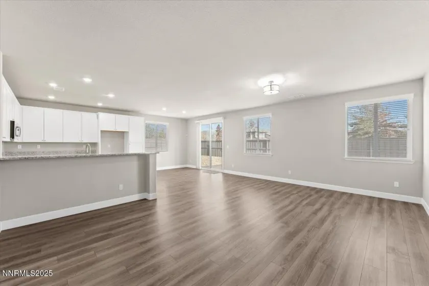 7090 Lemur Lndg, Sparks, Nevada 89436, 4 Bedrooms Bedrooms, ,2 BathroomsBathrooms,Residential,Residential,Lemur Lndg,250057835