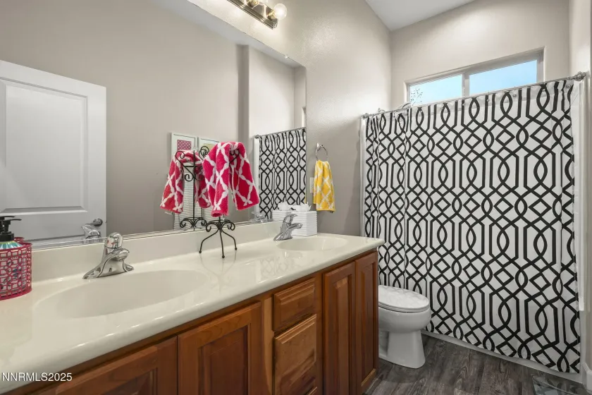 1360 Lambrays, Sparks, Nevada 89436, 4 Bedrooms Bedrooms, ,3 BathroomsBathrooms,Residential,Residential,Lambrays,250057838