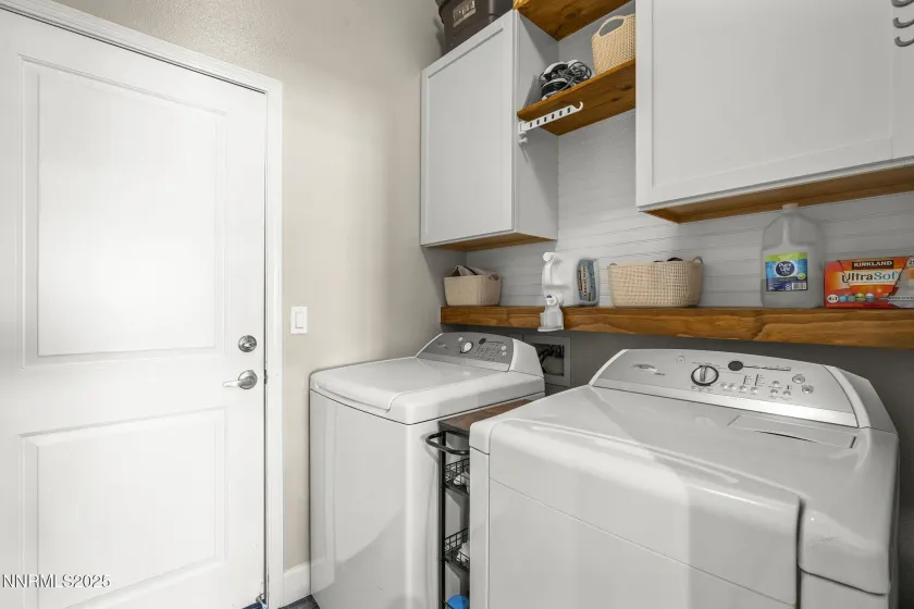 1360 Lambrays, Sparks, Nevada 89436, 4 Bedrooms Bedrooms, ,3 BathroomsBathrooms,Residential,Residential,Lambrays,250057838