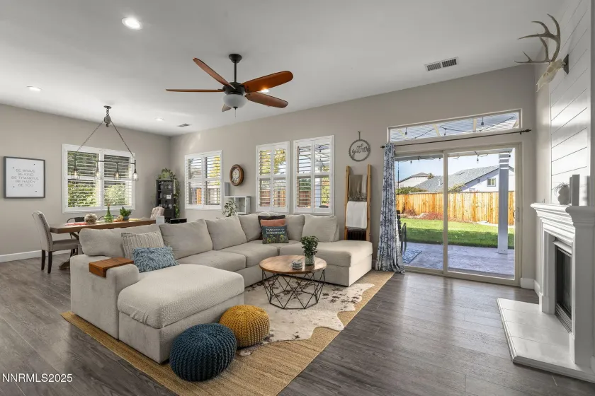 1360 Lambrays, Sparks, Nevada 89436, 4 Bedrooms Bedrooms, ,3 BathroomsBathrooms,Residential,Residential,Lambrays,250057838