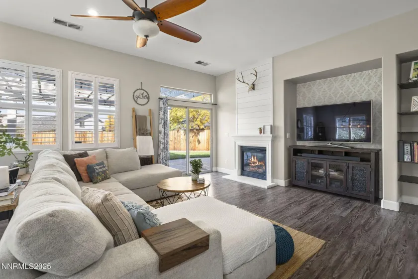 1360 Lambrays, Sparks, Nevada 89436, 4 Bedrooms Bedrooms, ,3 BathroomsBathrooms,Residential,Residential,Lambrays,250057838