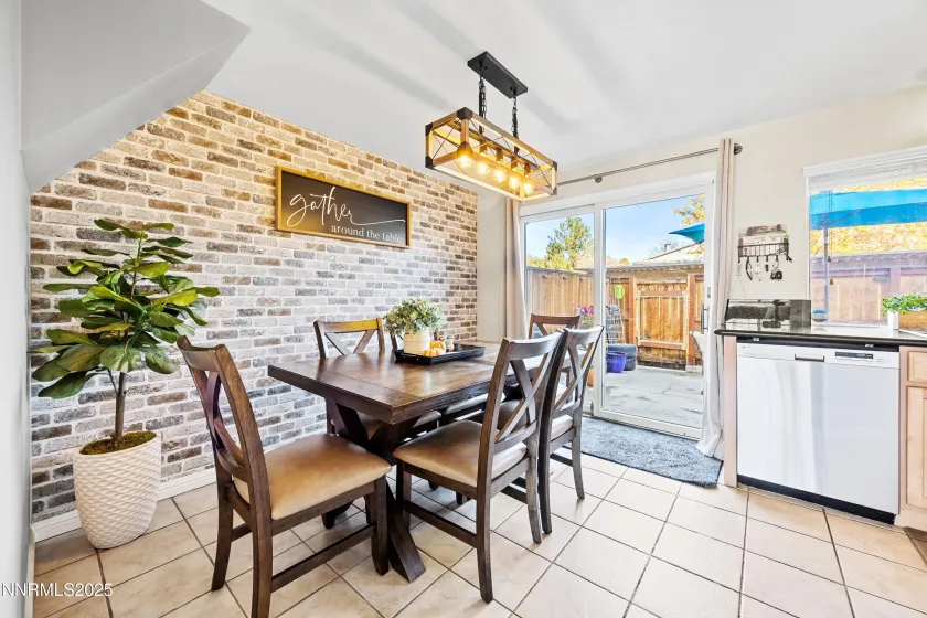 949 Crestwood, Sparks, Nevada 89434, 3 Bedrooms Bedrooms, ,2 BathroomsBathrooms,Residential,Residential,Crestwood,250057843