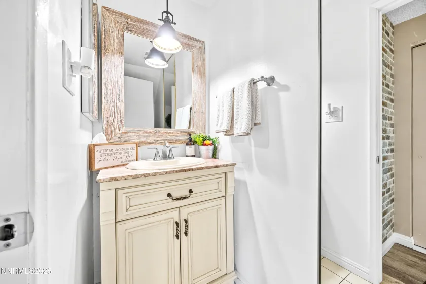 949 Crestwood, Sparks, Nevada 89434, 3 Bedrooms Bedrooms, ,2 BathroomsBathrooms,Residential,Residential,Crestwood,250057843