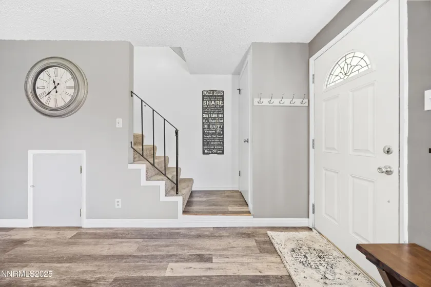 949 Crestwood, Sparks, Nevada 89434, 3 Bedrooms Bedrooms, ,2 BathroomsBathrooms,Residential,Residential,Crestwood,250057843