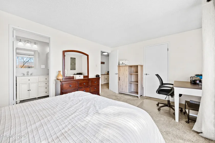 949 Crestwood, Sparks, Nevada 89434, 3 Bedrooms Bedrooms, ,2 BathroomsBathrooms,Residential,Residential,Crestwood,250057843