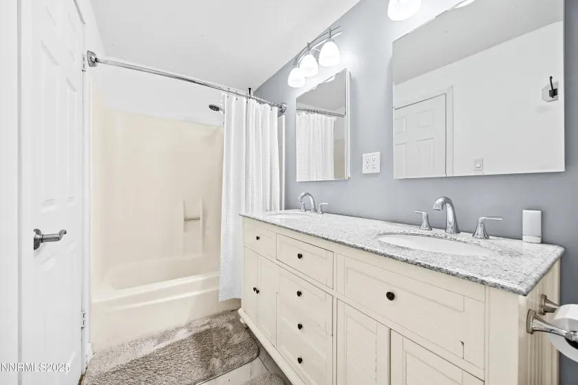 949 Crestwood, Sparks, Nevada 89434, 3 Bedrooms Bedrooms, ,2 BathroomsBathrooms,Residential,Residential,Crestwood,250057843