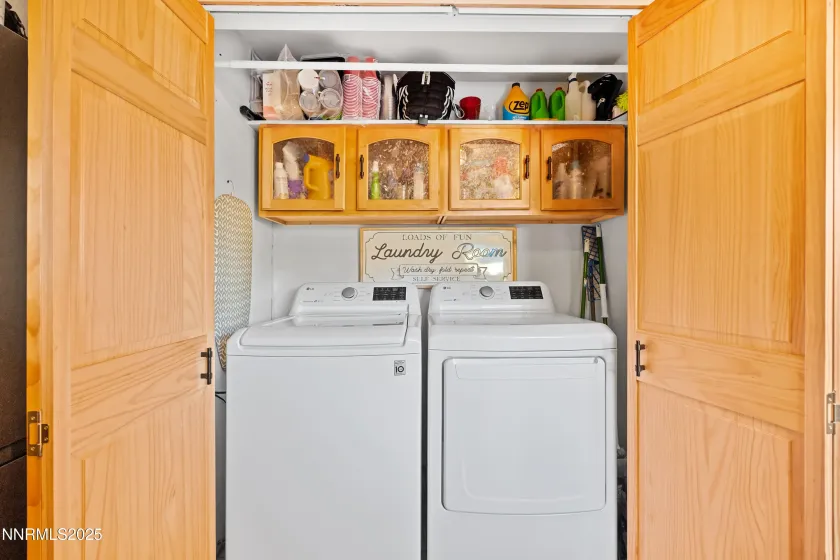 949 Crestwood, Sparks, Nevada 89434, 3 Bedrooms Bedrooms, ,2 BathroomsBathrooms,Residential,Residential,Crestwood,250057843