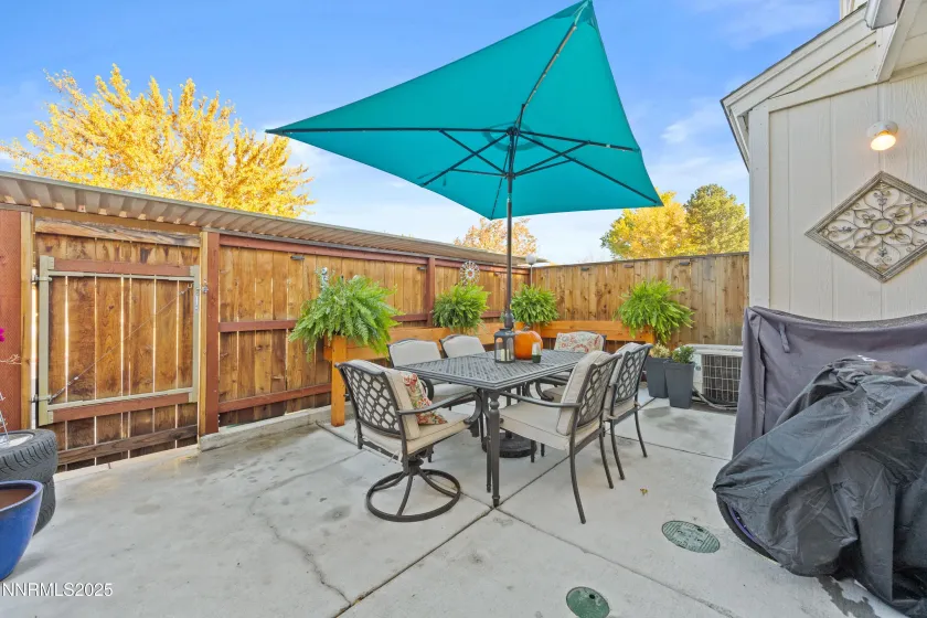 949 Crestwood, Sparks, Nevada 89434, 3 Bedrooms Bedrooms, ,2 BathroomsBathrooms,Residential,Residential,Crestwood,250057843