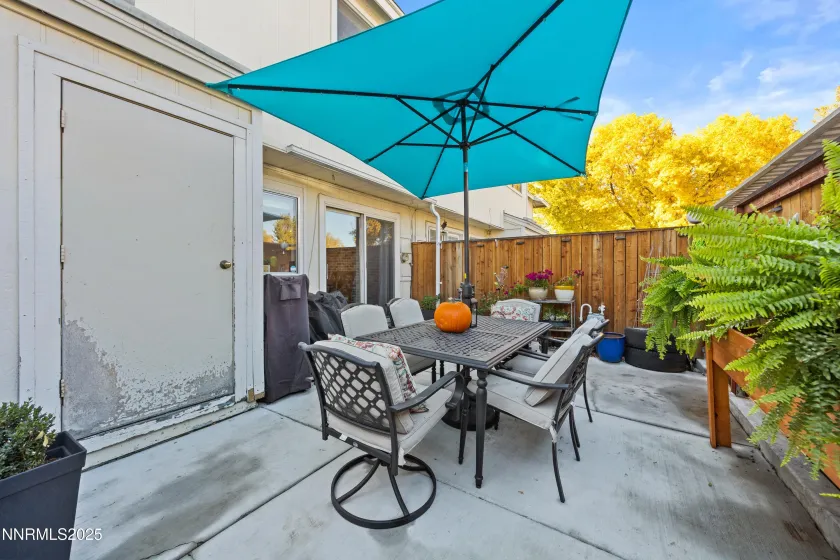 949 Crestwood, Sparks, Nevada 89434, 3 Bedrooms Bedrooms, ,2 BathroomsBathrooms,Residential,Residential,Crestwood,250057843