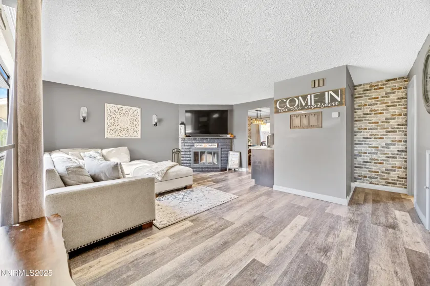 949 Crestwood, Sparks, Nevada 89434, 3 Bedrooms Bedrooms, ,2 BathroomsBathrooms,Residential,Residential,Crestwood,250057843