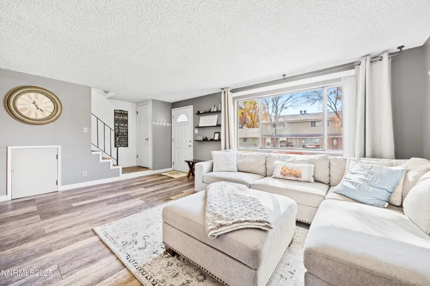 949 Crestwood, Sparks, Nevada 89434, 3 Bedrooms Bedrooms, ,2 BathroomsBathrooms,Residential,Residential,Crestwood,250057843