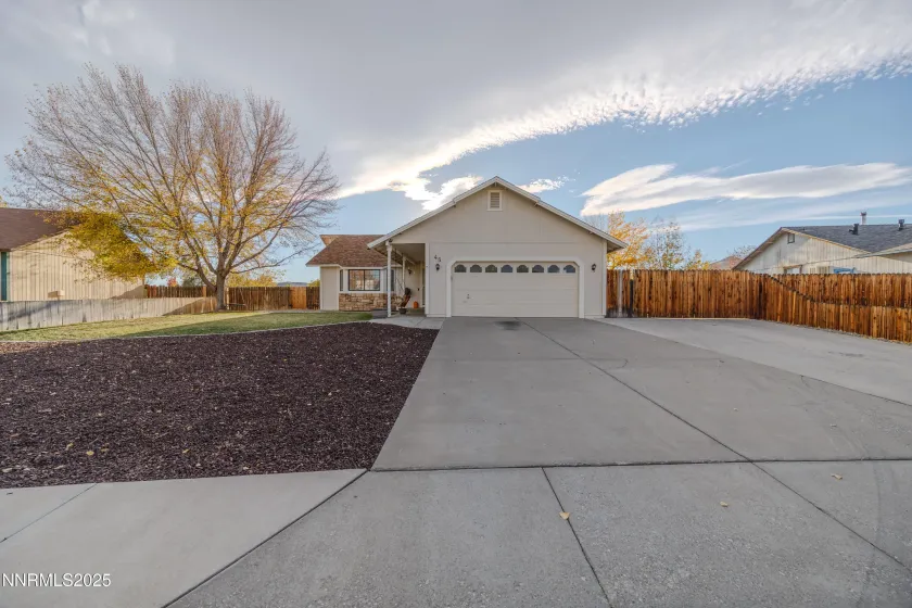 45 Sheena, Sparks, Nevada 89436, 3 Bedrooms Bedrooms, ,2 BathroomsBathrooms,Residential,Residential,Sheena,250057850