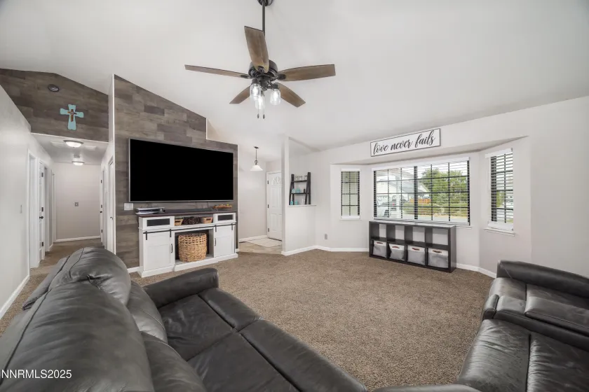 45 Sheena, Sparks, Nevada 89436, 3 Bedrooms Bedrooms, ,2 BathroomsBathrooms,Residential,Residential,Sheena,250057850